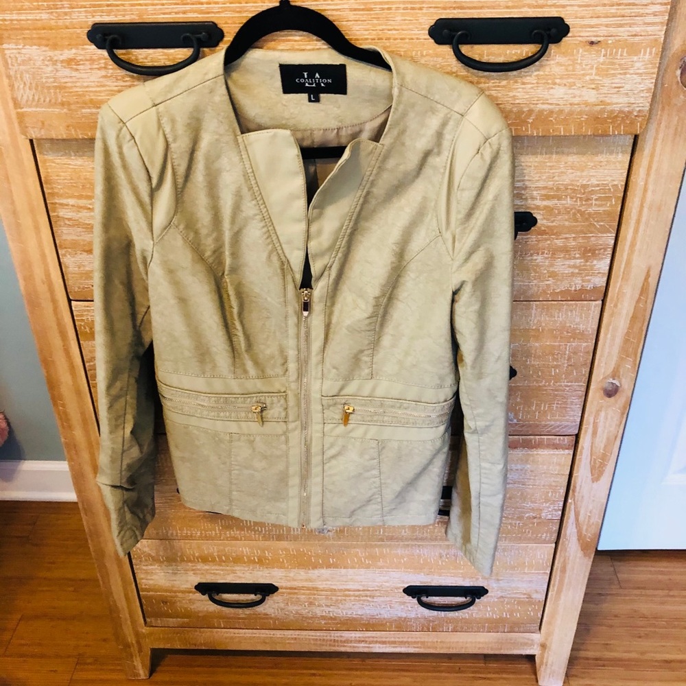 Leather jacket - Picture 5 of 10